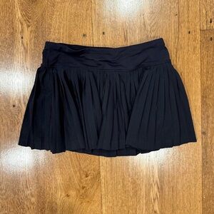 Lululemon Black Pleated Mini Skirt (Size 4)